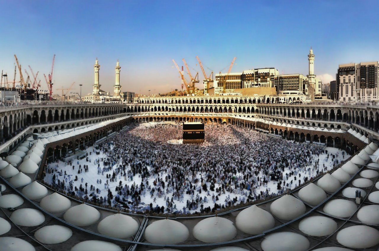 Di Masjidil Haram Banyak Orang Shalat Di Depan Imam Lebih Dekat Ke Ka