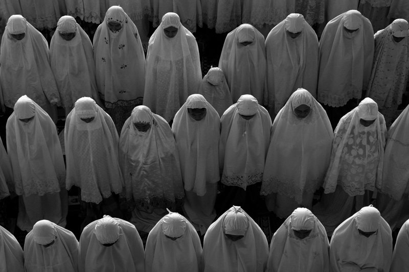 Hukum sholat berjamaah perempuan? Apakah sah? Solusi